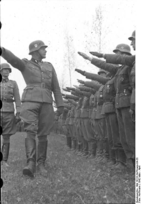 Bundesarchiv_Bild_101III-Hoffmann-04-23,_Waffen-SS-Div___Das_Reich_,_Russland.jpg