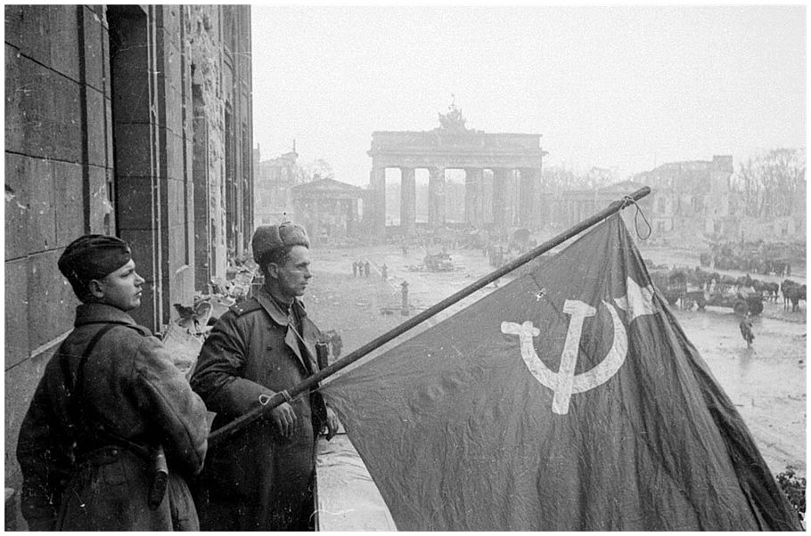 brandenburg-gate-berlin-falls-second-world-war-ww12-incredible-images-pictures-photos-russians-soviet-1945-003.jpg
