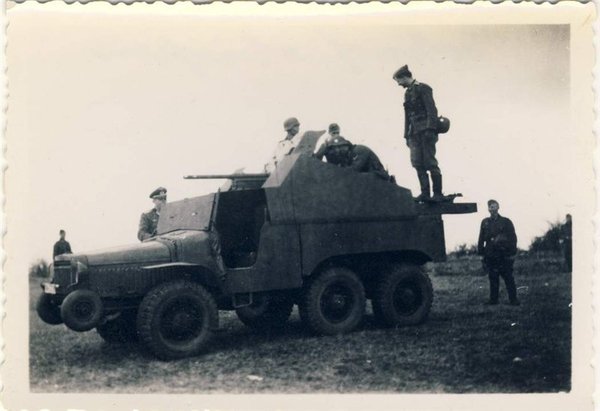 Laffly Panzerspahwagen Laf 202(f)_.jpg