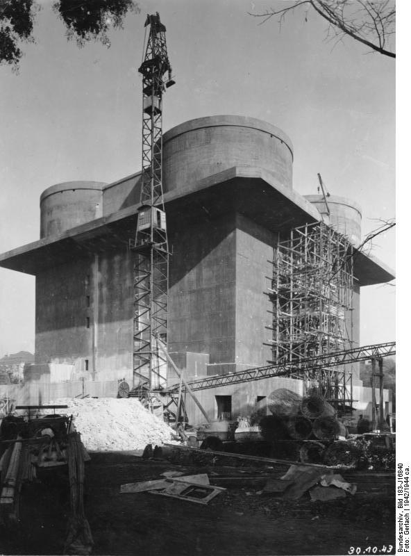 Bundesarchiv_Bild_183-J16840%2C_Bau_eines_Flak-Turms.jpg