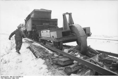 Bundesarchiv_Bild_101I-279-0901-31__Russland__Einsatz_des_Schienenwolf.jpg