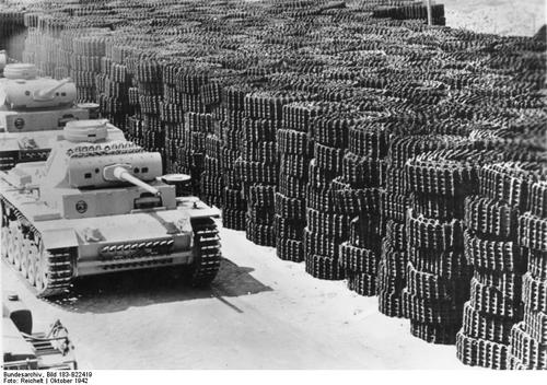 Bundesarchiv_Bild_183-B22419_2C_Produktion_von_Panzer_III.jpg