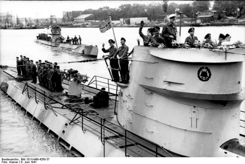 Bundesarchiv_Bild_101II-MW-4260-37,_Lorient,_U-Boote_U-123_und_U-201_auslaufend.jpg