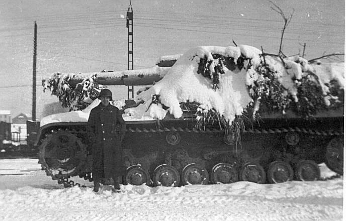 German_Tank_after_the_Bulge_1944.jpg