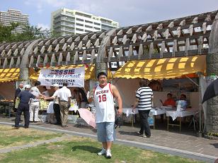 なにわ　区民まつり　なかでも目当てはフィリピンフィエスタのコーナー　　西成のベーシーさんのお店もあり、美味いもん盛りだくさん。飲むぞぉー食べるぞぉー.JPG　