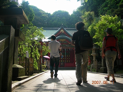 江ノ島の中にある神社へ・・