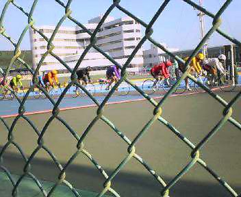 ８レース、１番車は荒木