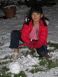 夜でも雪遊びぃ～♪