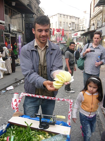 istanbul apple guy 2.jpg