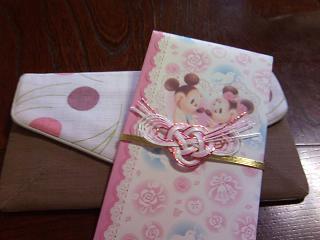 わざわざディズニーで買う必要はない。