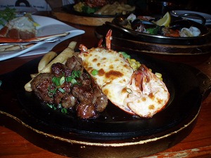 ロブスターの黄金焼きと一口ステーキ