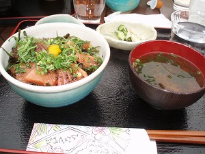 ママのまぐろ丼