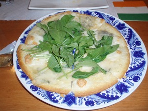 ゴルゴンゾーラとルッコラのピザ