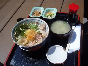 炙りマグロ丼