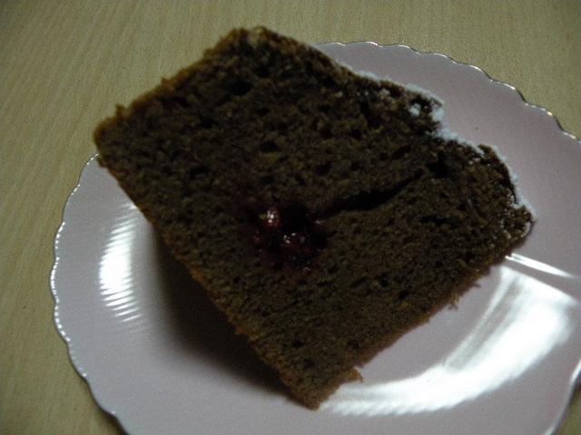 カットしたフランボワーズケーキ