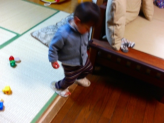 テクテクテク。