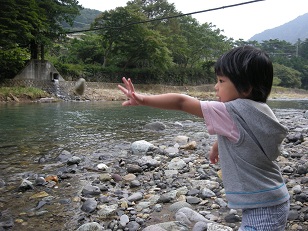 石投げ.JPG