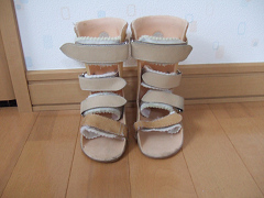 装具１