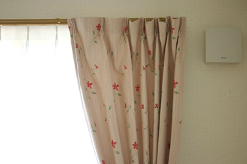 IMG_子供部屋カーテン.jpg