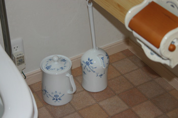 IMG_.トイレブラシとサニタリーペールjpg.jpg