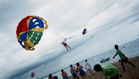 parasailing.jpg