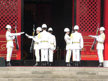 忠烈祠・衛兵交代