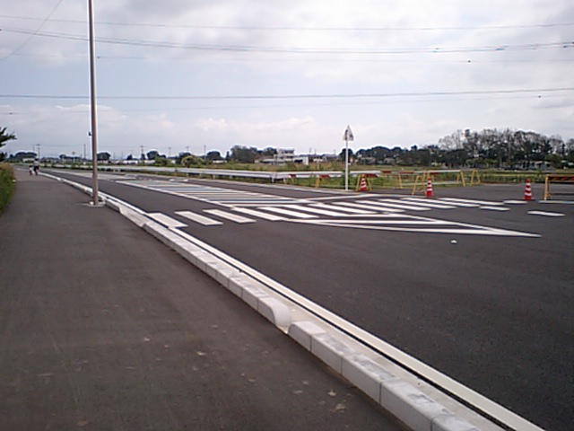 歩道は広くてチャリにやさしい