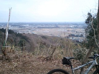 城址よりの町を望む