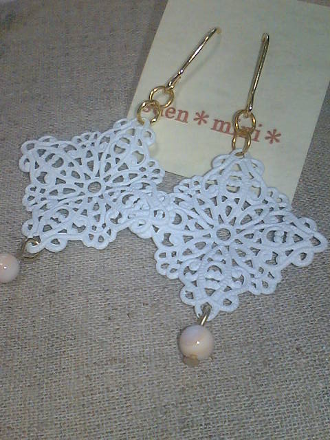 スカシパーツのピアス