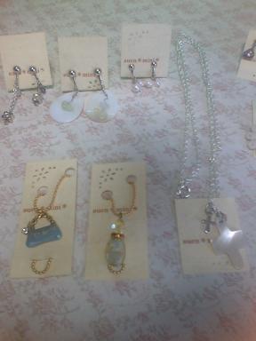 イヤリングとネックレス、キホルダー