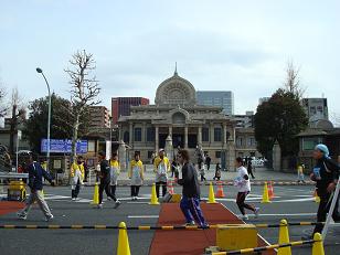 築地本願寺前もランナーが・・・.JPG