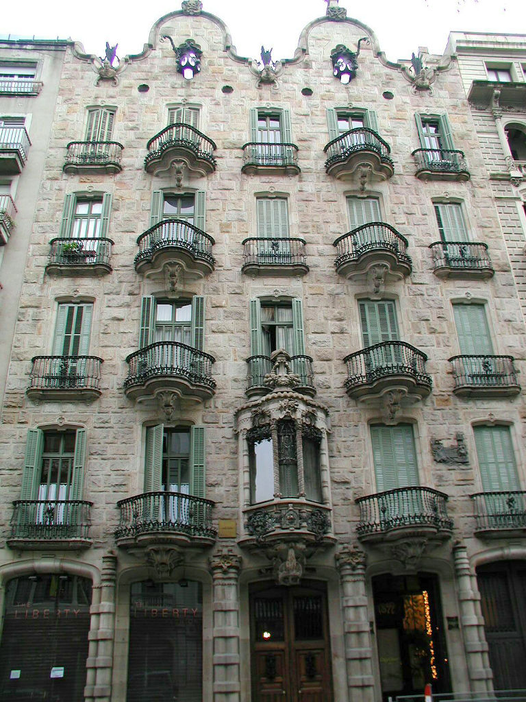 バルセロナ　　カサ・カルベット　　ガウディ最初で最後の受賞作品