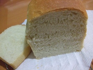 天然酵母食パン　断面