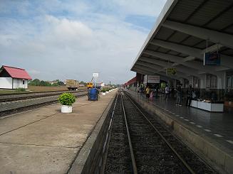 ノーンカーイ駅（ホーム）