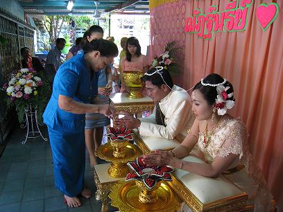 タイの結婚式（ロットナーム）