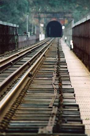 駅からトンネル