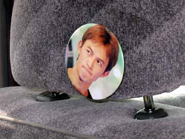 ハンセンさんの車 バッジ