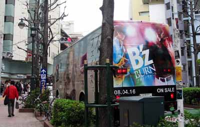 BURN ラッピングバス 4