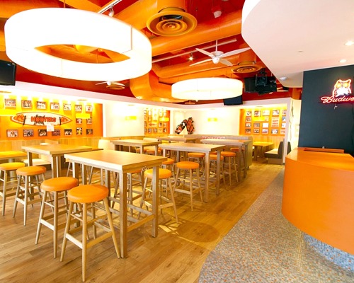 HOOTERS