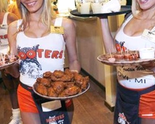 HOOTERSガール