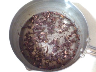 紫根 15g 水から煮る