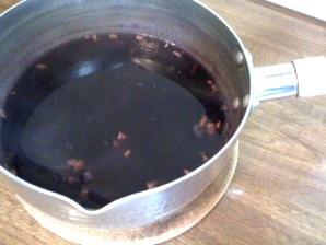 紫根 15分 弱火で煮立たせる