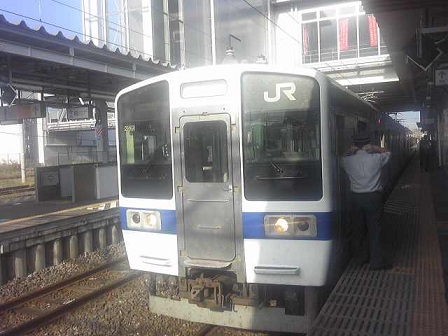友部駅にて415系.JPG