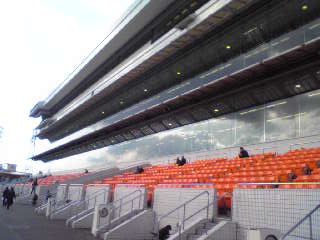 スタンド席 屋外は喫煙OK?