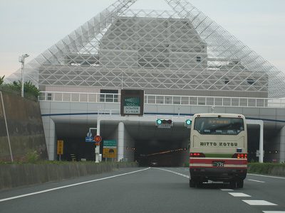 海底トンネル入り口