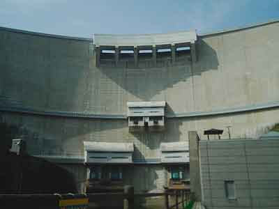 dam03