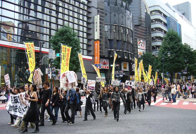 渋谷毛皮反対デモ20061022-3.JPG