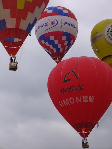 20061123上空の気球-4.JPG
