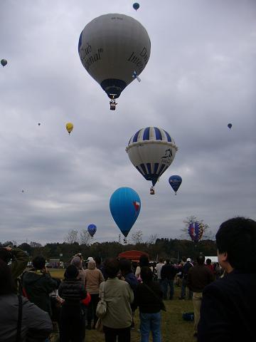 20061123上空の気球-6.JPG