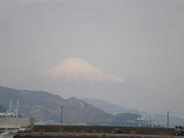 清水港から見た富士山